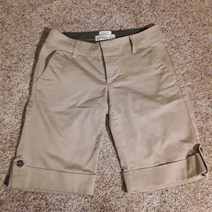 NEW- Old Navy Stretch, Khaki cotton Shorts- Women's Size 1